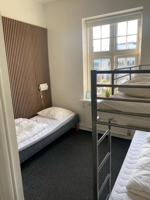 ダンホステル オーデンセ シティ エクステリア 写真 A typical room at the hostel