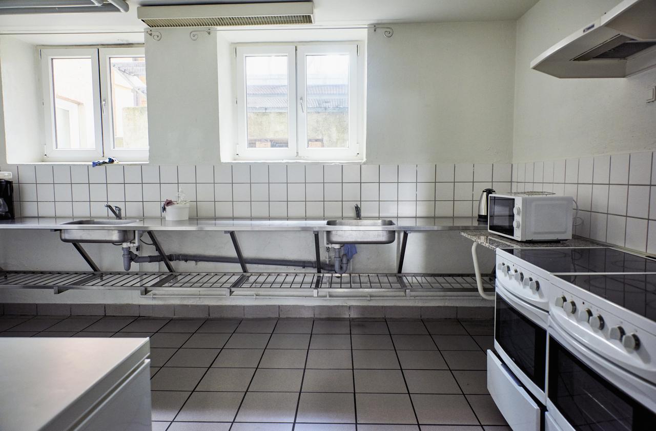 ダンホステル オーデンセ シティ エクステリア 写真 A typical kitchen at a hostel