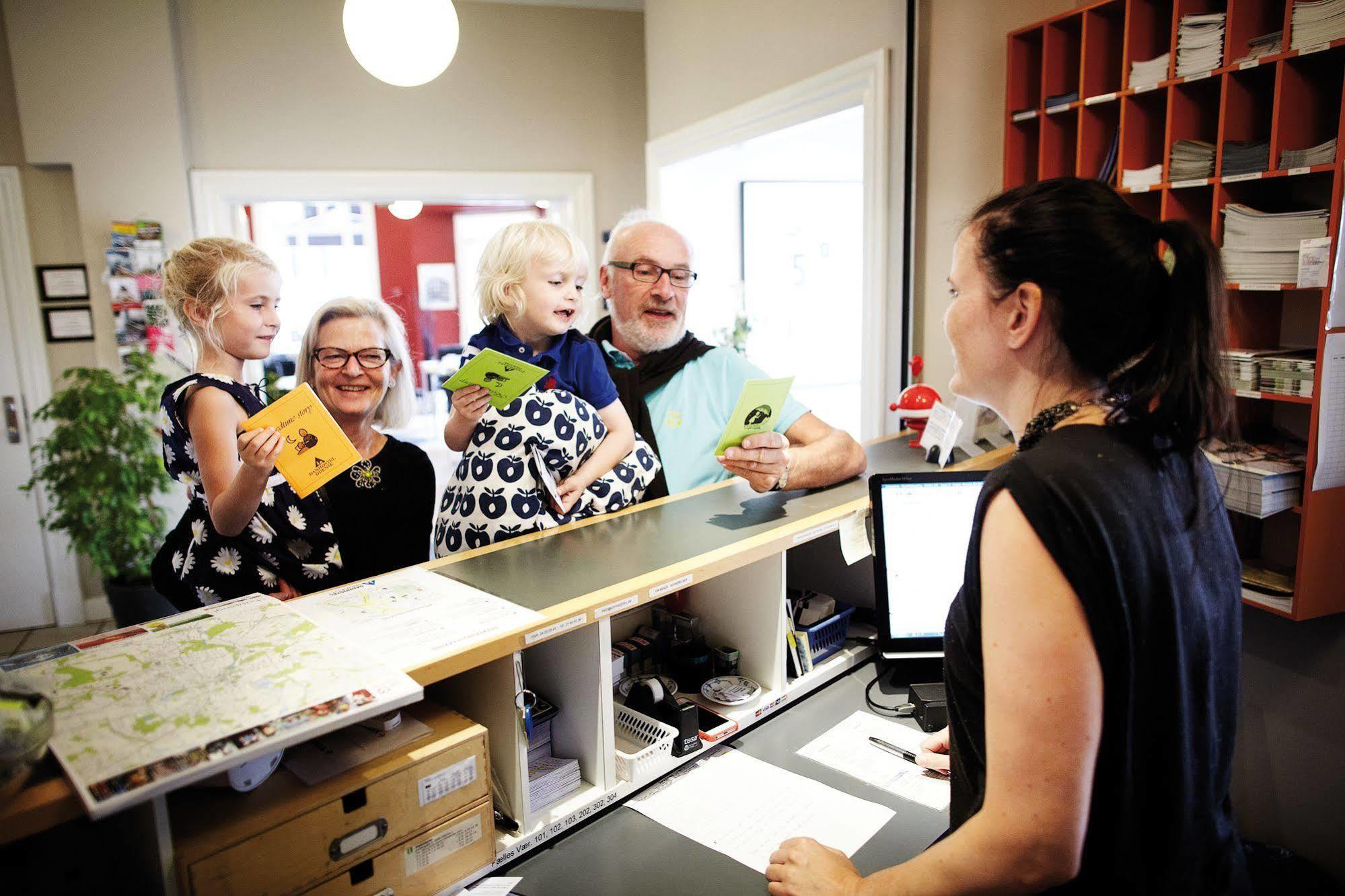 ダンホステル オーデンセ シティ エクステリア 写真 A library in Finland