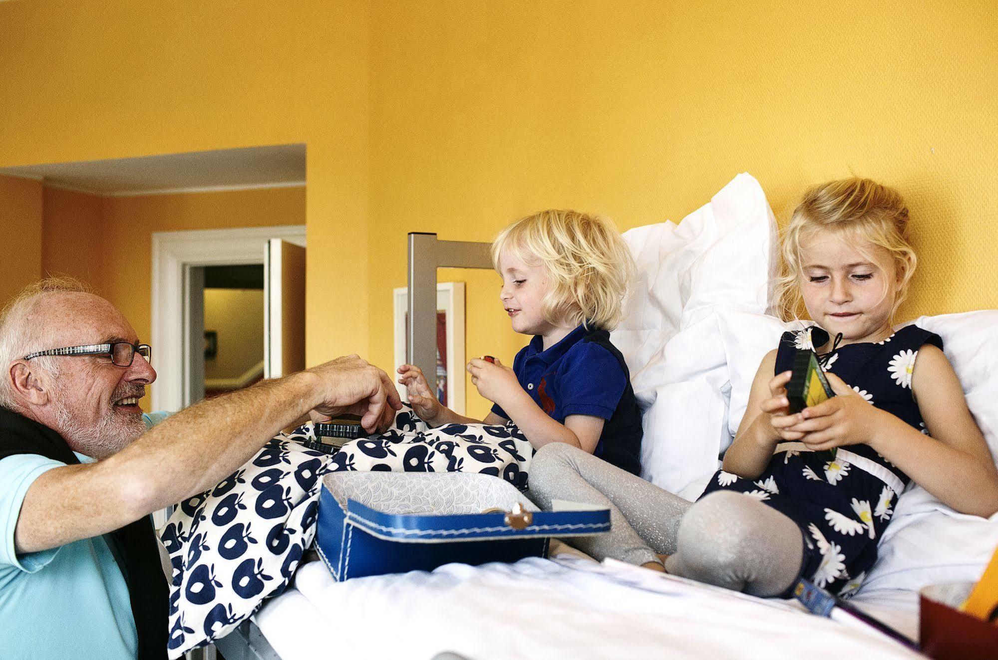 ダンホステル オーデンセ シティ エクステリア 写真 Family at the Best Western Premier Hotel, Copenhagen